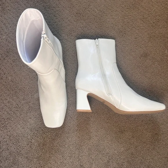 Lulus White Boots size 9 - Picture 4 of 5